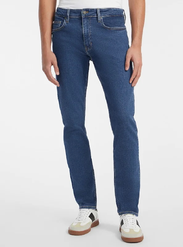 Men's Colored Jeans in Burgundy for a Bold and Fashion - Forward LookGuess Jeans G14 Slim Tapered Jeans Men's Colored Jeans in Burgundy for a Bold and Fashion - Forward LookGuess Jeans G14 Slim Tapered Jeans