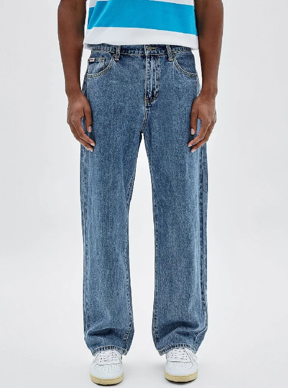 Plus Size Men's Straight Leg Jeans with Reinforced Knees for DurabilityGuess Originals Mid Rise Straight Leg Bowie Denim Jeans In Medium Wash Plus Size Men's Straight Leg Jeans with Reinforced Knees for DurabilityGuess Originals Mid Rise Straight Leg Bowie Denim Jeans In Medium Wash