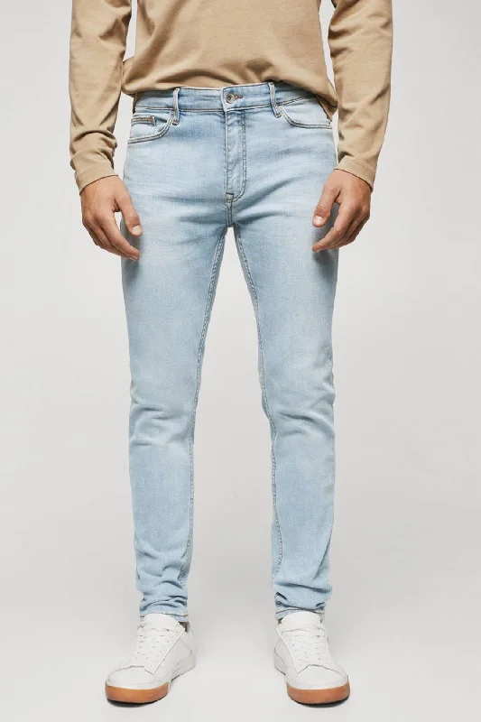Plus Size Men's Bootcut Jeans with a Belt Loop Upgrade for a Stylish TouchMANGO