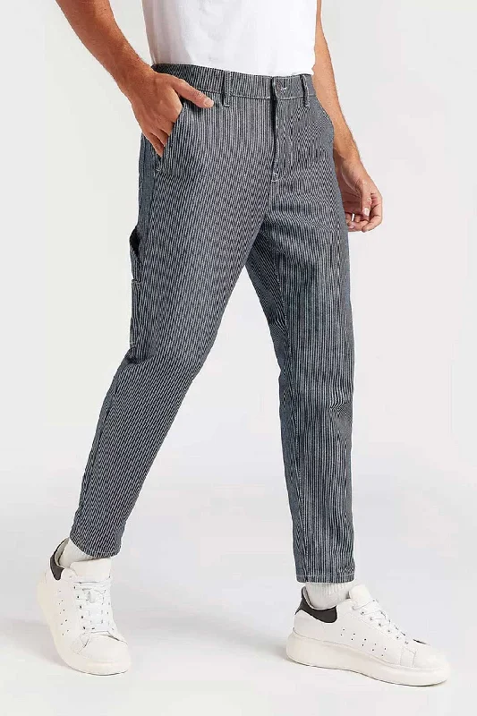 Men's Low - Rise Jeans in a Light Wash for a Casual and Youthful LookSplash