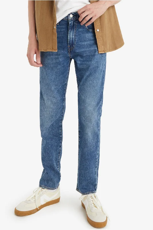 Plus Size Men's Bootcut Jeans with a Relaxed Waist for a Classic and Comfortable FitLevi's Plus Size Men's Bootcut Jeans with a Relaxed Waist for a Classic and Comfortable FitLevi's
