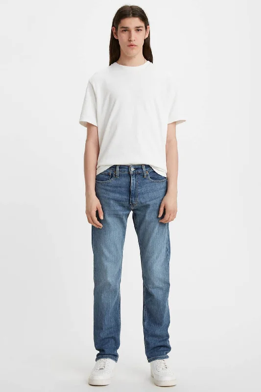 Men's Jeans with a Cargo - Inspired Knee Pocket for Extra StorageLevi's
