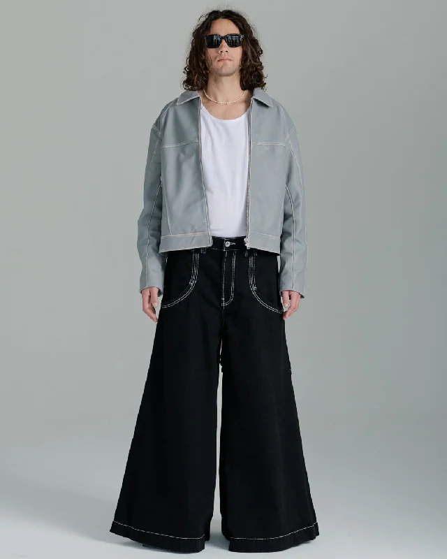 Men's Cargo Jeans with Multiple Pockets for a Practical and Outdoor - Friendly LookMugshot. 50". Jet Black. Men's Cargo Jeans with Multiple Pockets for a Practical and Outdoor - Friendly LookMugshot. 50". Jet Black.