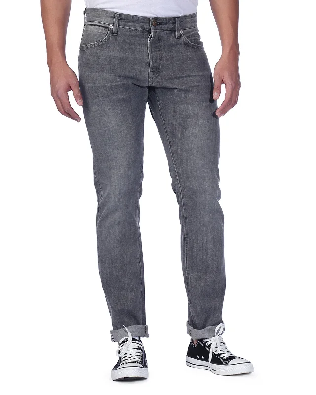 Men's Jeans with a Frayed Hem for a Casual and Effortless StyleMaverick White Oak Black Vintage Selvage Men's Jeans with a Frayed Hem for a Casual and Effortless StyleMaverick White Oak Black Vintage Selvage