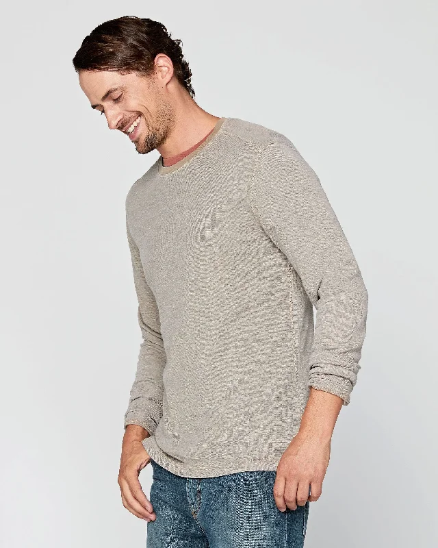 Men's Low - Rise Jeans in a Light Wash for a Casual and Youthful LookOsler Long Sleeve Crew Men's Low - Rise Jeans in a Light Wash for a Casual and Youthful LookOsler Long Sleeve Crew