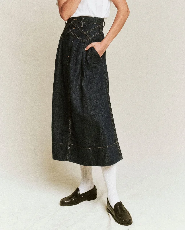 Men's Cargo Jeans with Multiple Pockets for a Practical and Outdoor - Friendly LookThe Field Skirt. -- Rinse Wash Men's Cargo Jeans with Multiple Pockets for a Practical and Outdoor - Friendly LookThe Field Skirt. -- Rinse Wash
