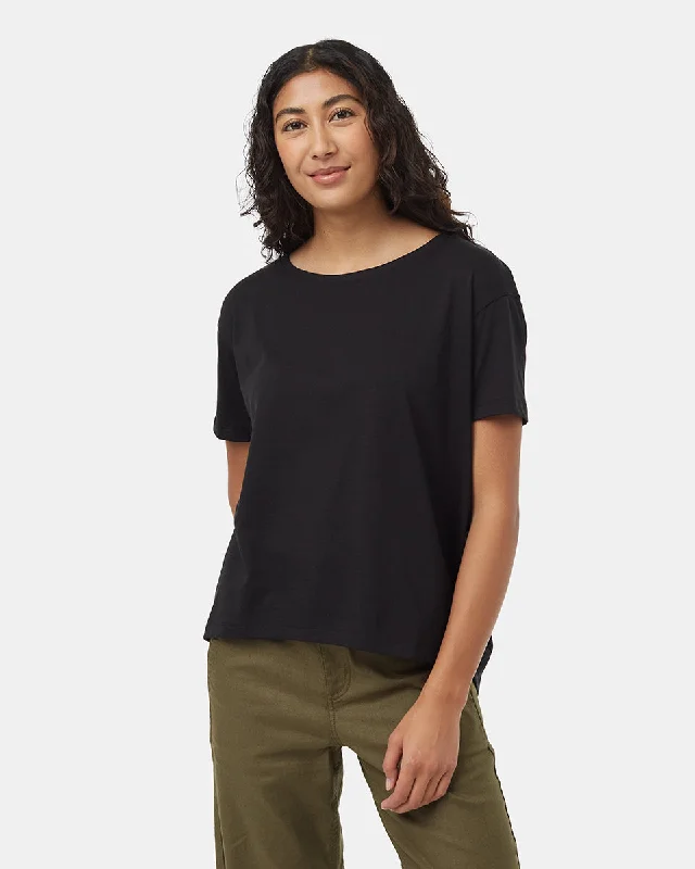 Men's distressed denim - look t - shirts with a rugged appealTreeBlend High Low T-Shirt Men's distressed denim - look t - shirts with a rugged appealTreeBlend High Low T-Shirt