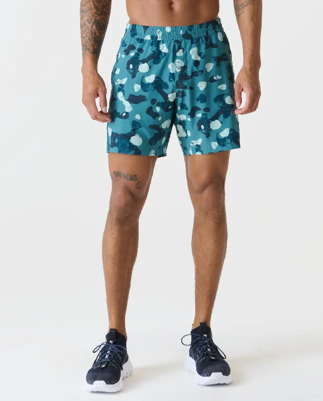 Men's pleated front twill shorts for a classic and sophisticated appearanceBishop Short Distressed Camo Marine Men's pleated front twill shorts for a classic and sophisticated appearanceBishop Short Distressed Camo Marine