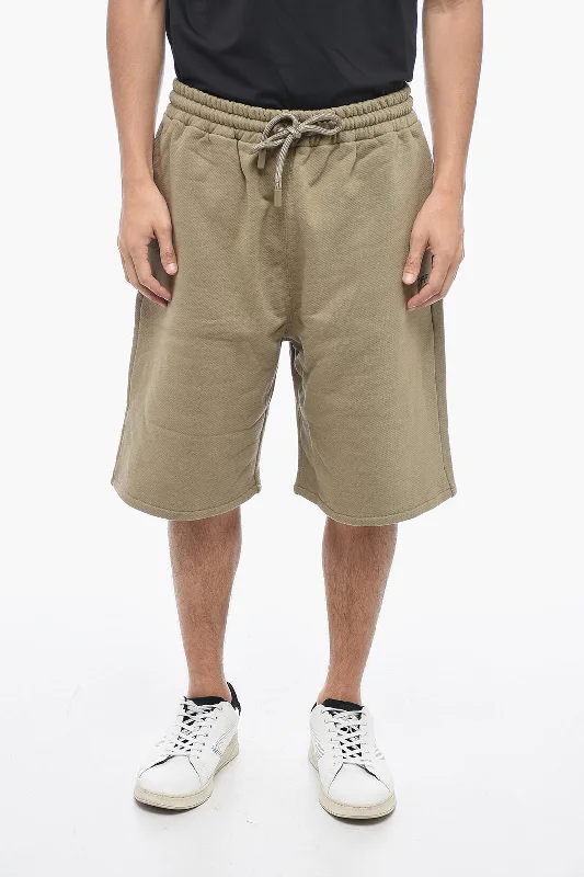 Men's ripped denim shorts for a trendy streetwear aestheticOff-White Skate Shorts with Visible Stitching Men's ripped denim shorts for a trendy streetwear aestheticOff-White Skate Shorts with Visible Stitching